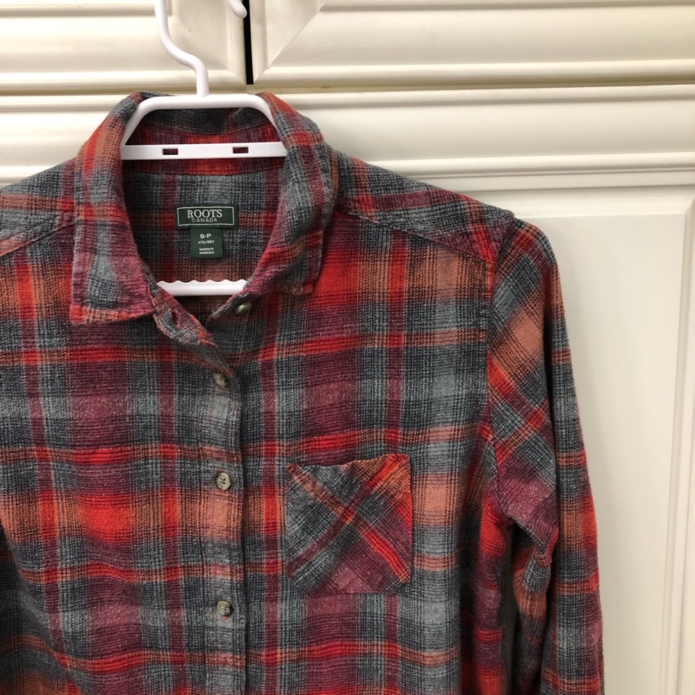 Roots women’s flannel plaid button shirt - Picture 4 of 10